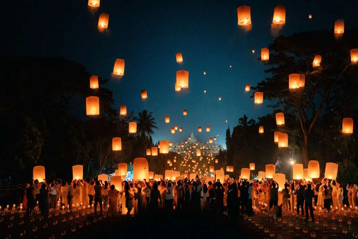 InJourney Dorong Ekonomi Lokal Lewat Perayaan Waisak di Candi Borobudur