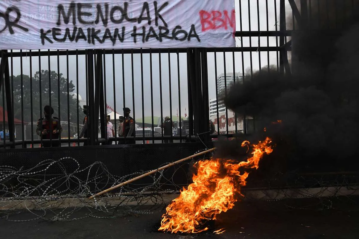 Unjuk Rasa Tolak Kenaikan Harga BBM di DPR Ricuh, Polisi Tangkap 4 Demonstran