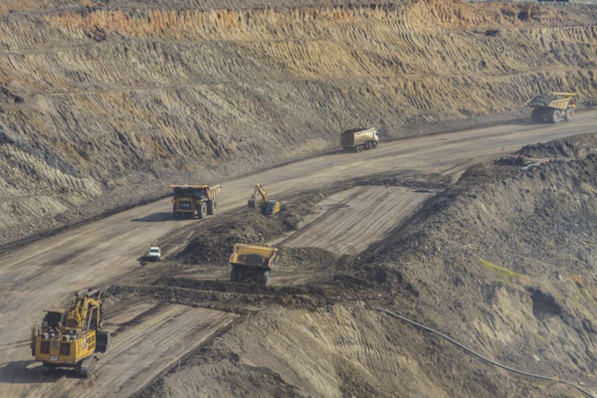 Order Jasa Tambang Masih Terbentang