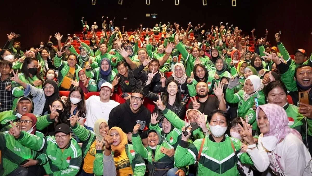  Lebih 4.000 Mitra Pengemudi Grab beserta Keluarga di 16 Kota Nonton Bareng Sri Asih