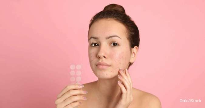 Mana yang Benar, Pakai Acne Patch Sebelum atau Sesudah Skincare?