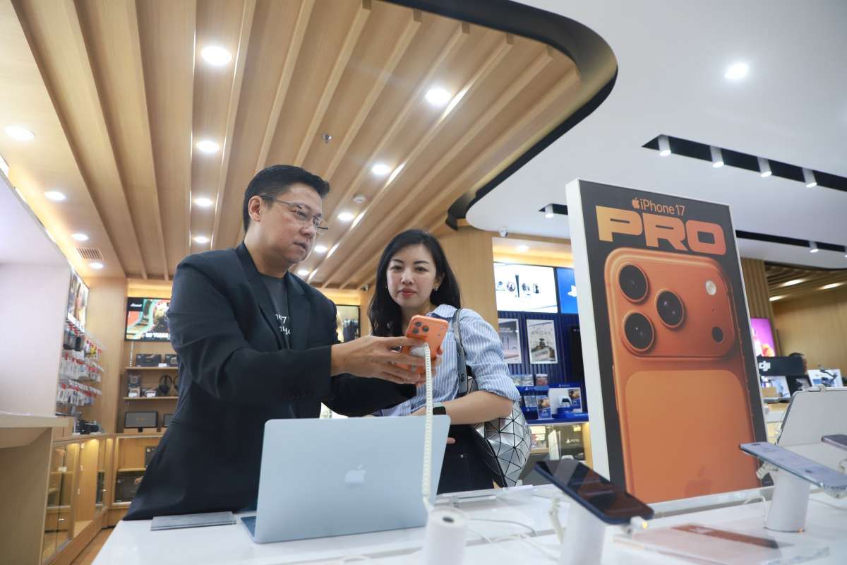 Erajaya Active Lifestyle (ERAL) Serahkan iPhone 17 Perdana
