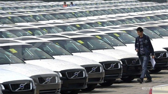 Pasar mobil di China naik