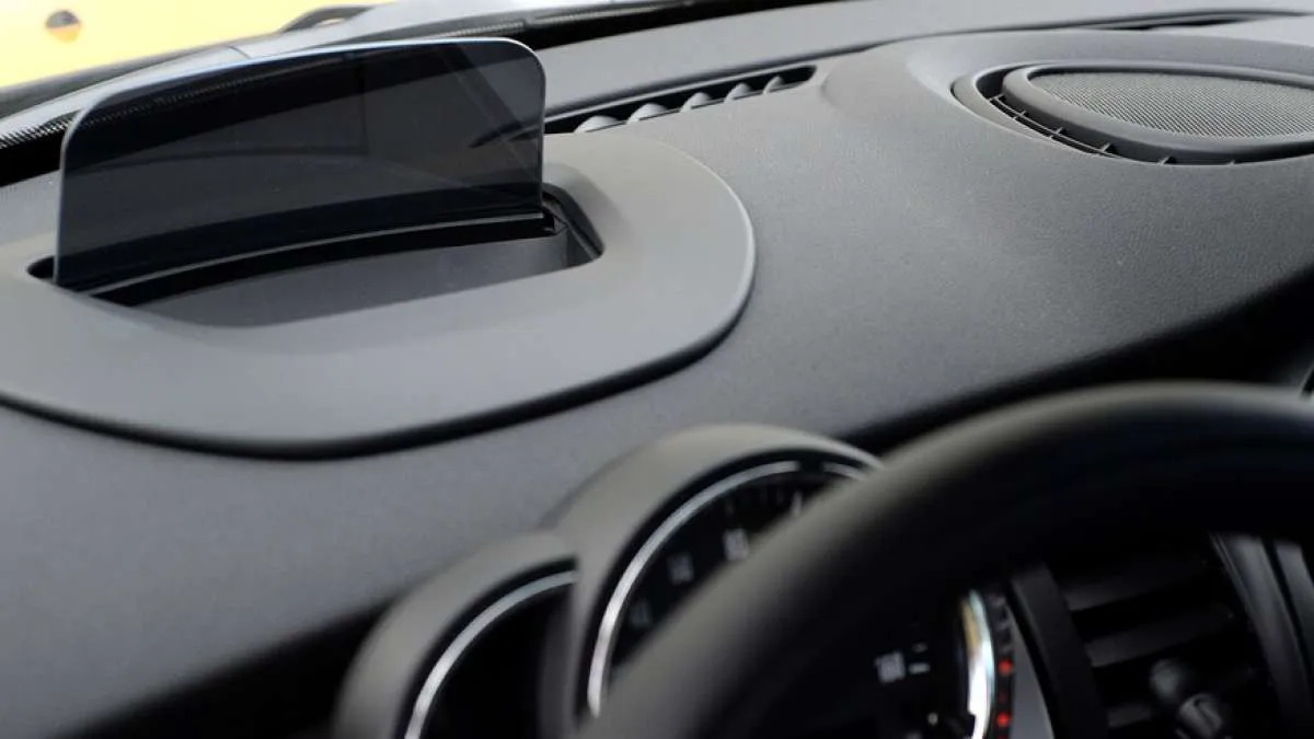 Hal yang harus dipertimbangkan sebelum membeli Head Up Display (HUD) mobil