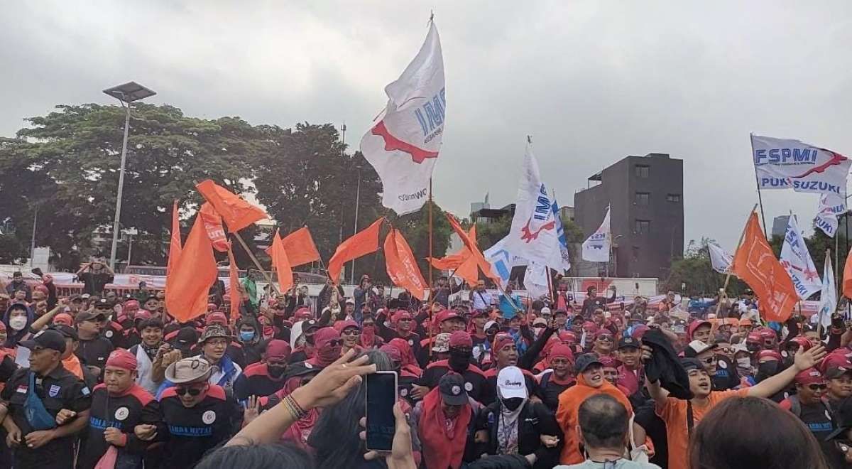 Aksi Unjuk Rasa Membara, Aktivitas Ekonomi Merana