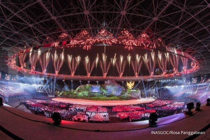 Susi Susanti menyalakan obor Asian Games 2018 di puncak gunung