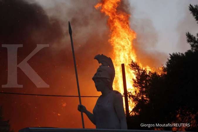 Belasan negara bergotong-royong padamkan kebakaran hutan di Yunani