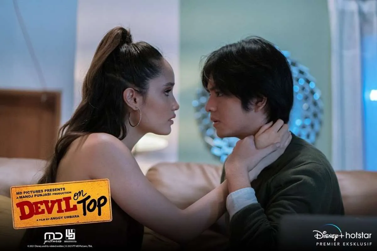 Segera di Disney+, film Indonesia terbaru memasangkan Cinta Laura dan Angga Yunanda