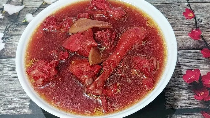 Ayam angkak kuah merah
