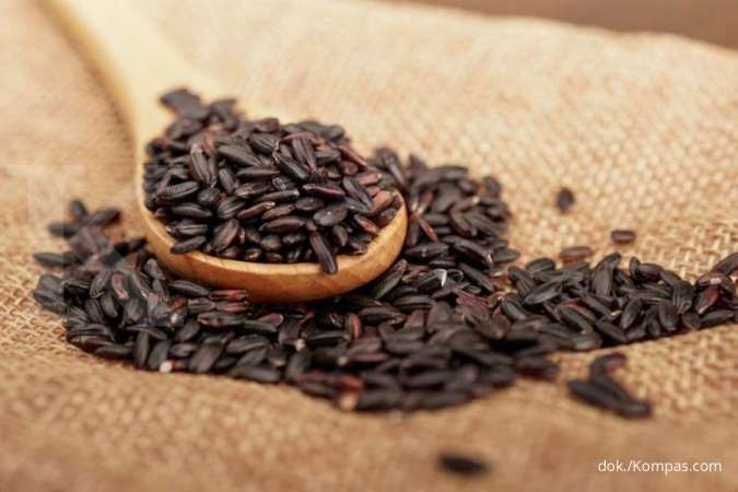 Manfaat beras hitam lainnya adalah sebagai sumber zat besi, mineral yang penting untuk membawa oksigen ke seluruh tubuh.