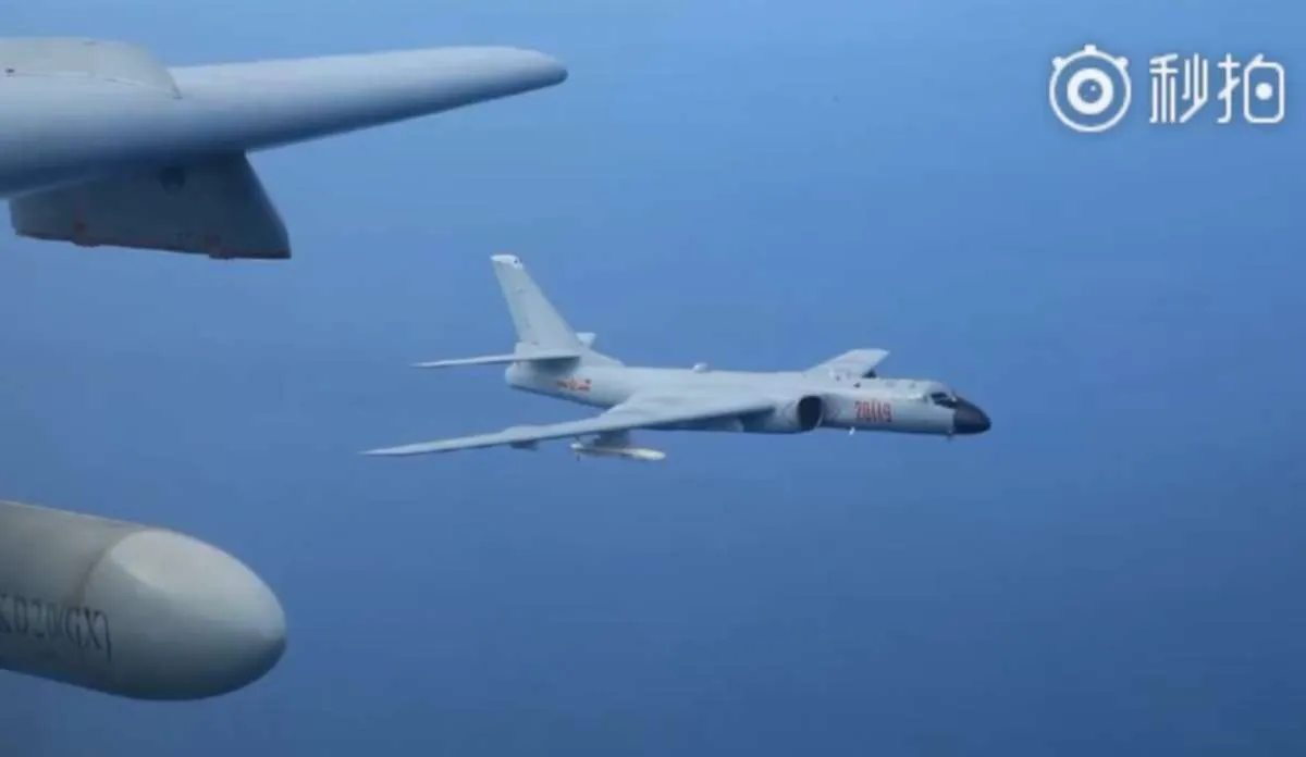 Dalam latihan di Laut China Selatan, pembom H-6J China tampil perdana