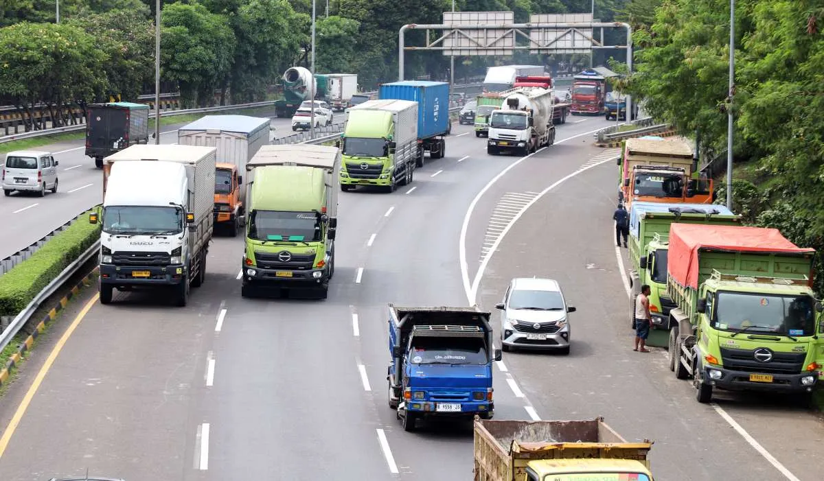 Pembatasan Truk Tekan Volume Pengiriman Logistik Saat Nataru 2025/2026