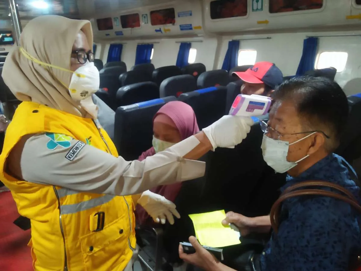 Cegah penyebaran corona, Ditjen Perhubungan Laut periksa kesehatan penumpang kapal