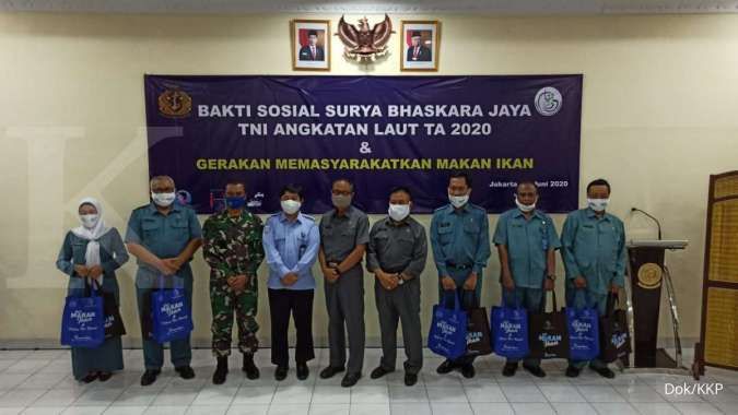KKP dukung operasi kemanusiaan TNI AL dengan distribusikan 850 paket ikan