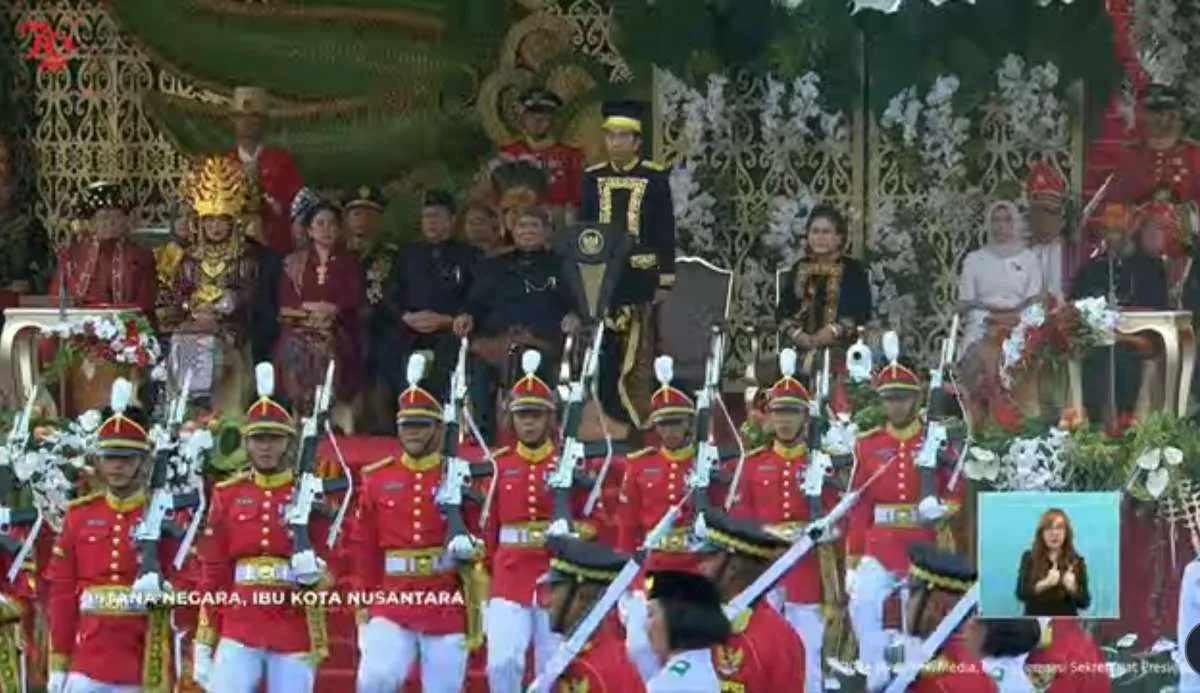 Upacara Penurunan Bendera di IKN, Jokowi Kenakan Busana Adat Suku Banjar