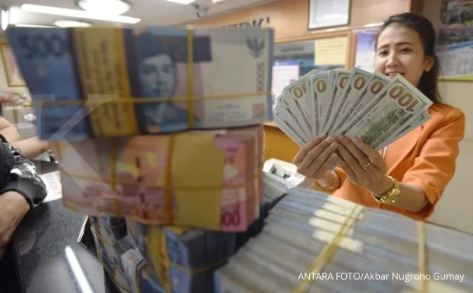 Rupiah weakens to 13,475 to the dollar  