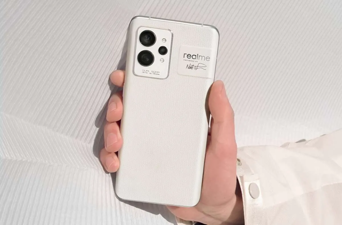 Seri Flagship dengan Harga Terjangkau, Ini Spesifikasi dan Harga HP Realme GT 2 Pro