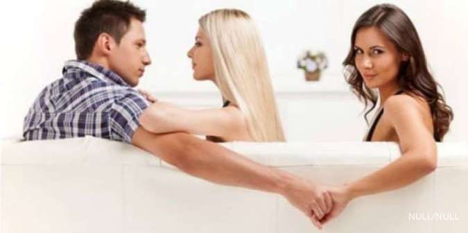 5 Tanda Pasangan Anda Tukang Selingkuh, Bukan Cuma Doyan Bohong
