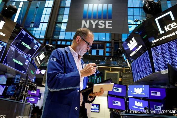 Wall Street Melemah, Investor Fokus Pada Pembicaraan Kenaikan Suku Bunga The Fed