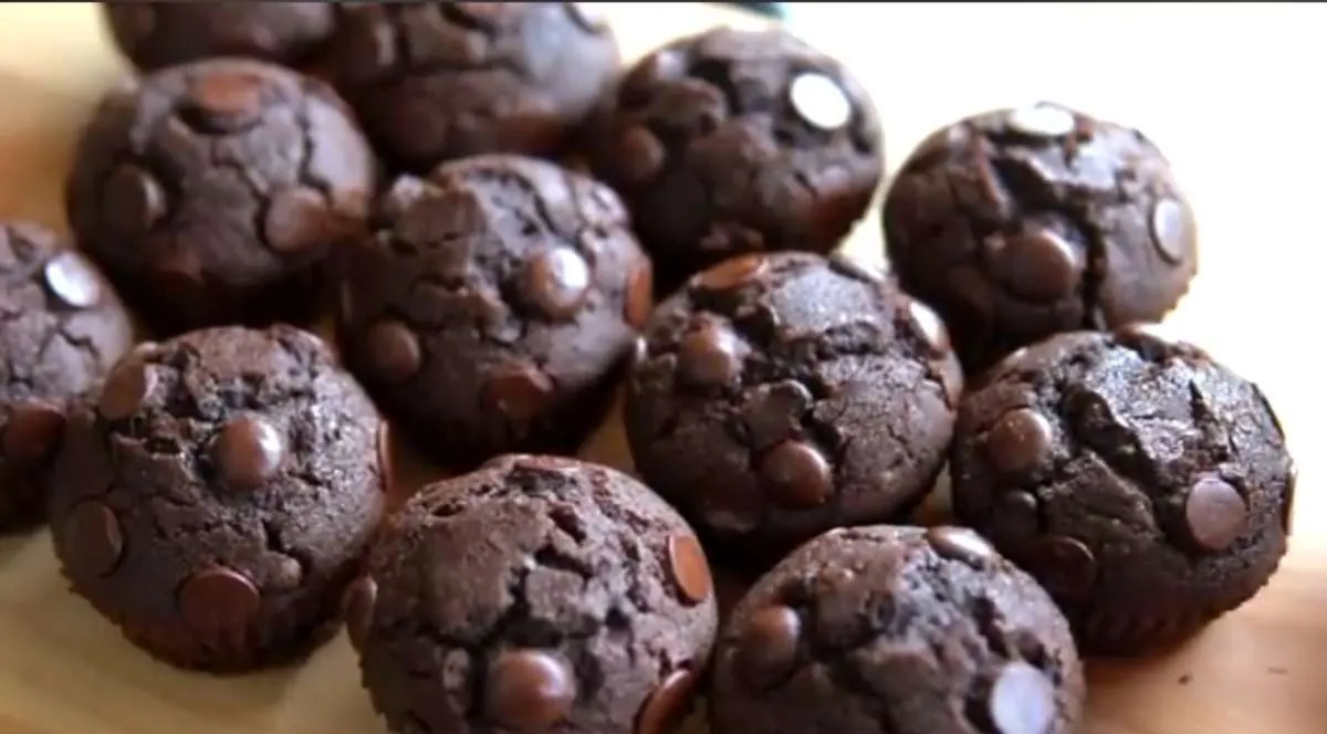  Resep Chocolate Muffin Manisnya Pas dan Nyoklat, Matang sampai Dalam Anti Gagal