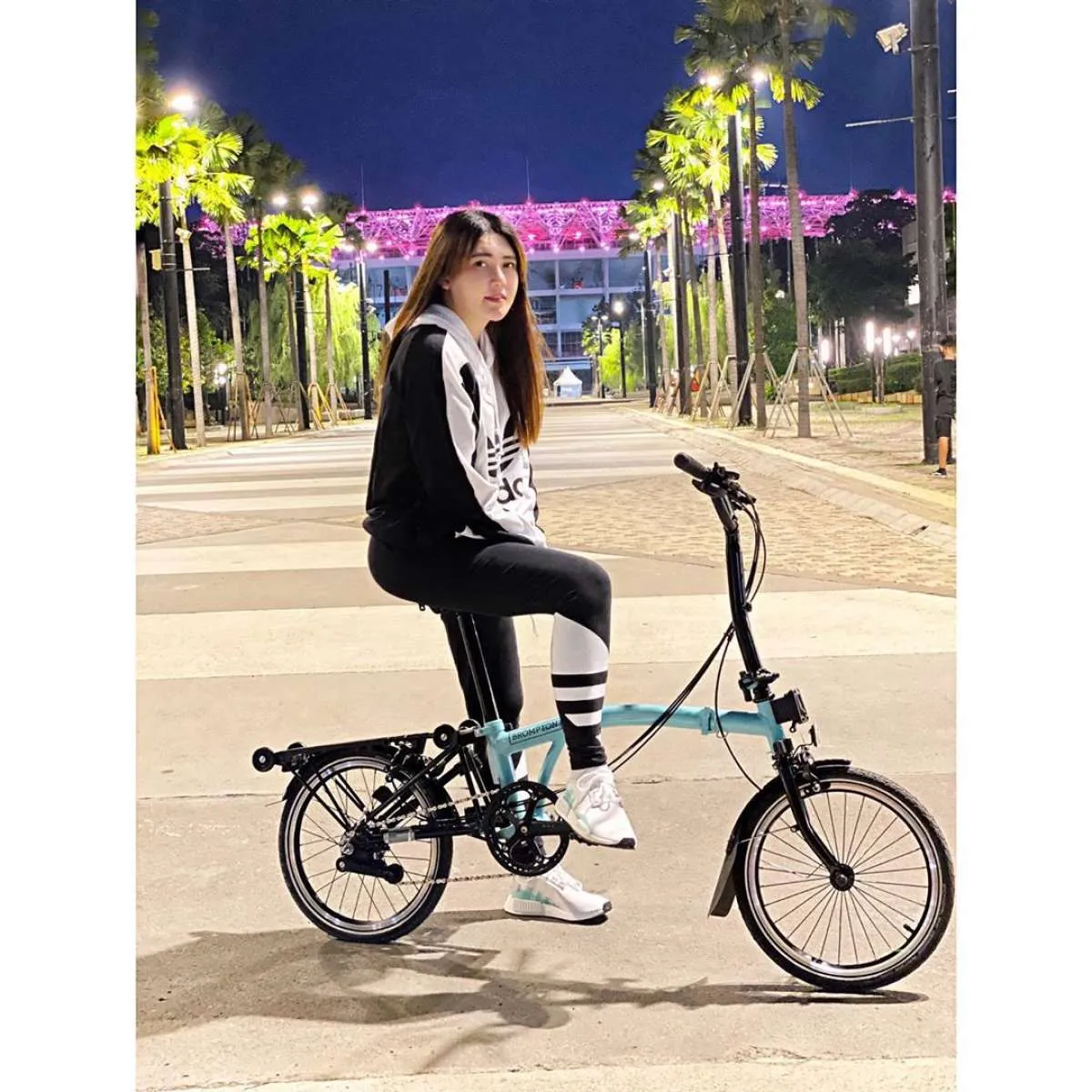 Via Vallen juga tersengat demam sepeda Brompton, ini yang ia pilih