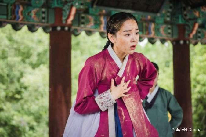 Shin Hye Sun di drakor Mr. Queen, salah satu aktor drama Korea terpopuler di minggu kedua Desember.