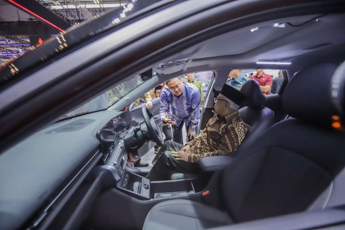 Kunjungan Wapres Ma'ruf Amin ke Booth Hyundai di GIIAS, Jajal All New KONA Electric