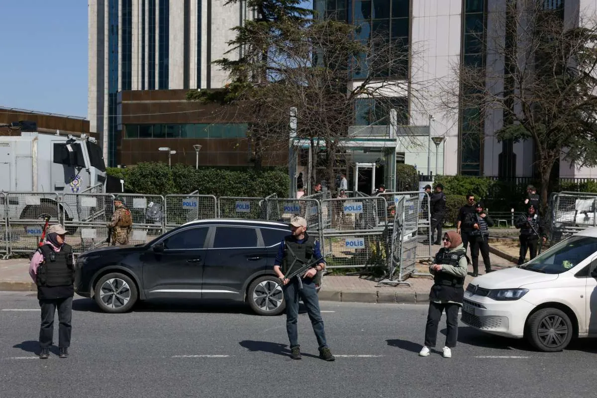 Istanbul Tegang: Penyerang Bersenjata Serang Konsulat Israel, Dua Polisi Luka Ringan