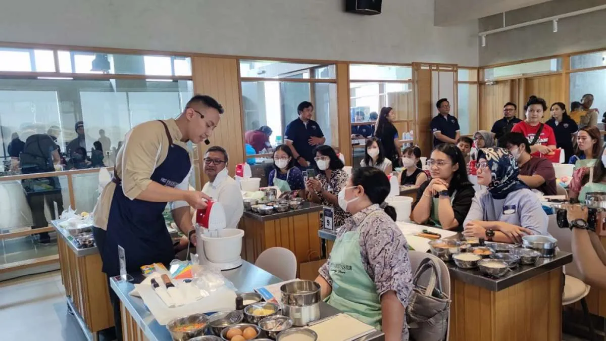 FirstMedia Gelar BakingClass dengan Chef Yuda Bastara guna Perkuat Hubungan Pelanggan