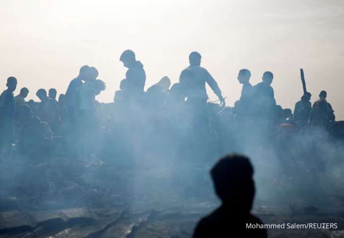 Ribuan Orang Mengungsi Saat Pasukan Israel Membom Gaza Selatan