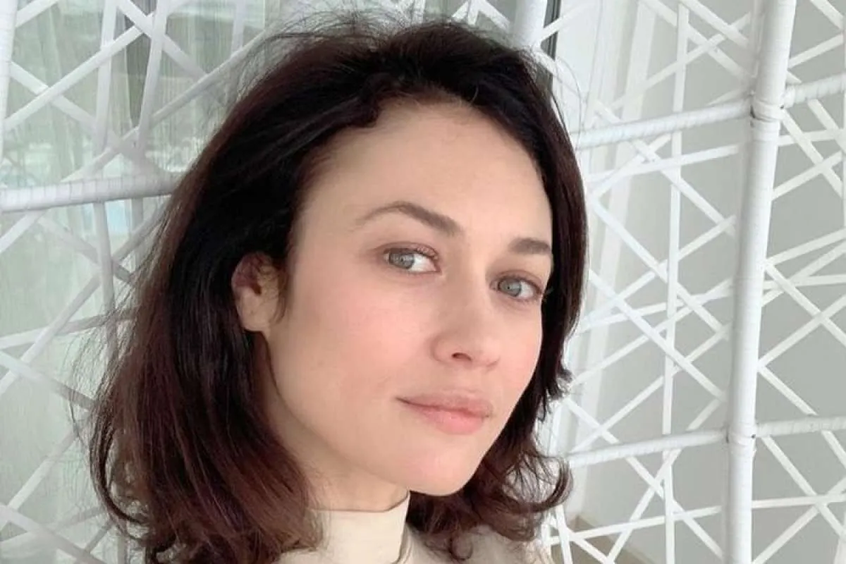 Pemain film James Bond, Olga Kurylenko positif terinfeksi virus corona