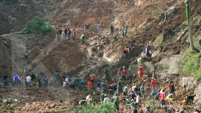 Pencarian korban longsor di Jombang berlanjut