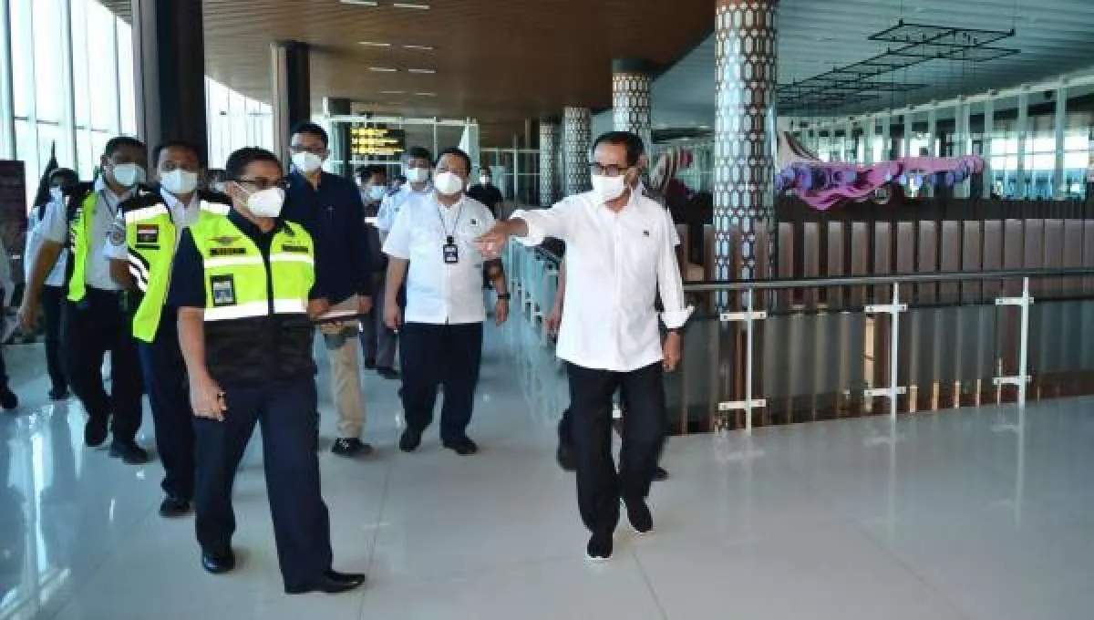 Jelang Diresmikan, Menhub Tinjau Bandara Komodo Hasil Pengembangan