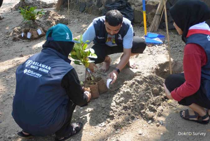 Dorong TJSL, ID Survey Bersama Relawan Bakti BUMN Lakukan Konservasi di Pantai Carita