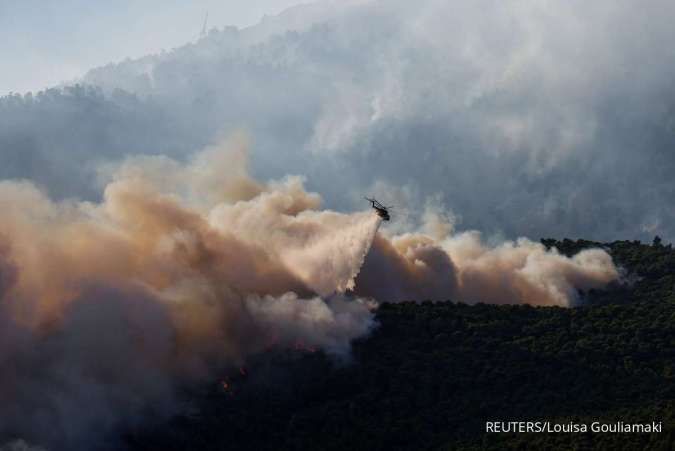 Kebakaran Hutan di Eropa: Dua Helikopter Bertabrakan di Yunani & Hungaria Tutup PLTN