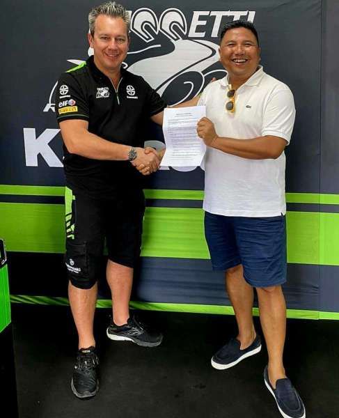 Tim Kawasaki Puccetti Racing Bekerja sama dengan Indosole untuk Koleksi Terbatas