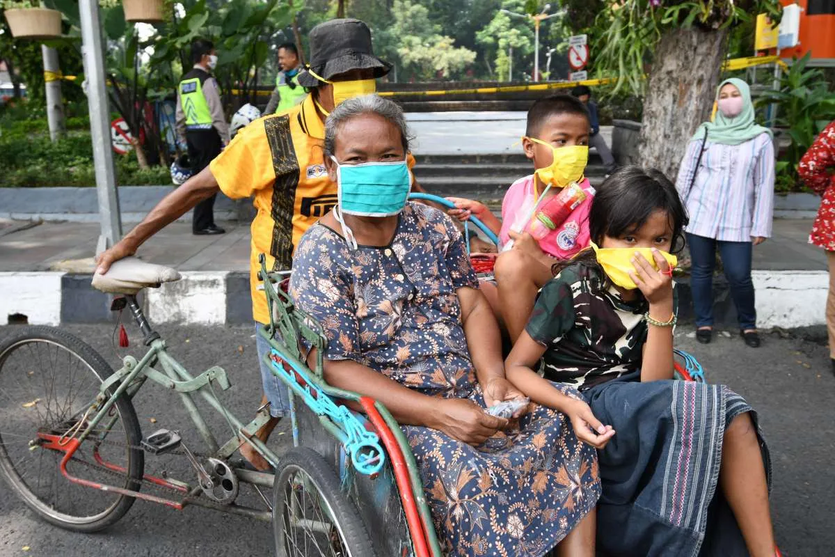 Gejala khas Covid-19 pada lansia dan komorbid: Tak ada nafsu makan, hilang kesadaran