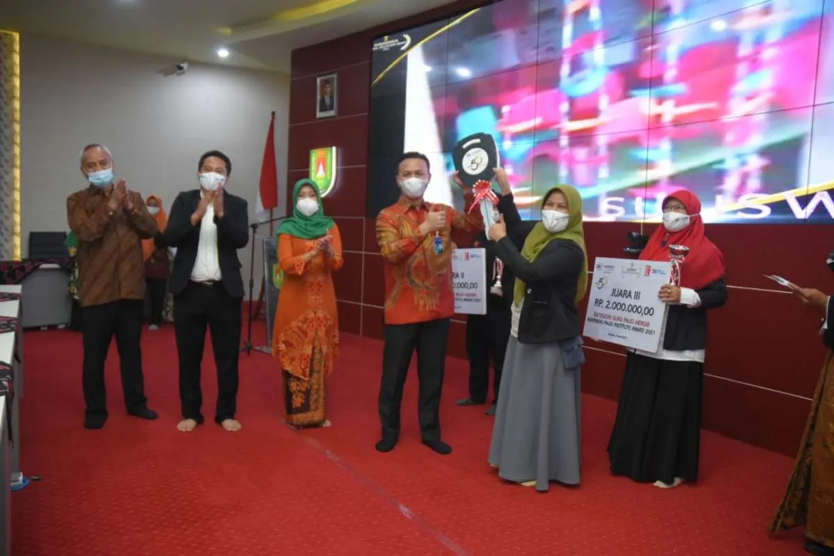 Dedikasikan diri membentuk karakter anak usia diri, Askrindo beri award ke guru Paud