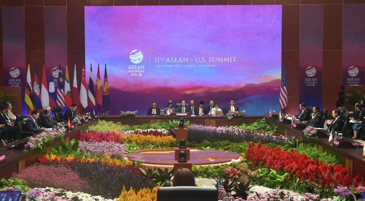 KTT Ke-11, ASEAN-AS Adopsi Dokumen Dukungan Kerjasama dalam AOIP