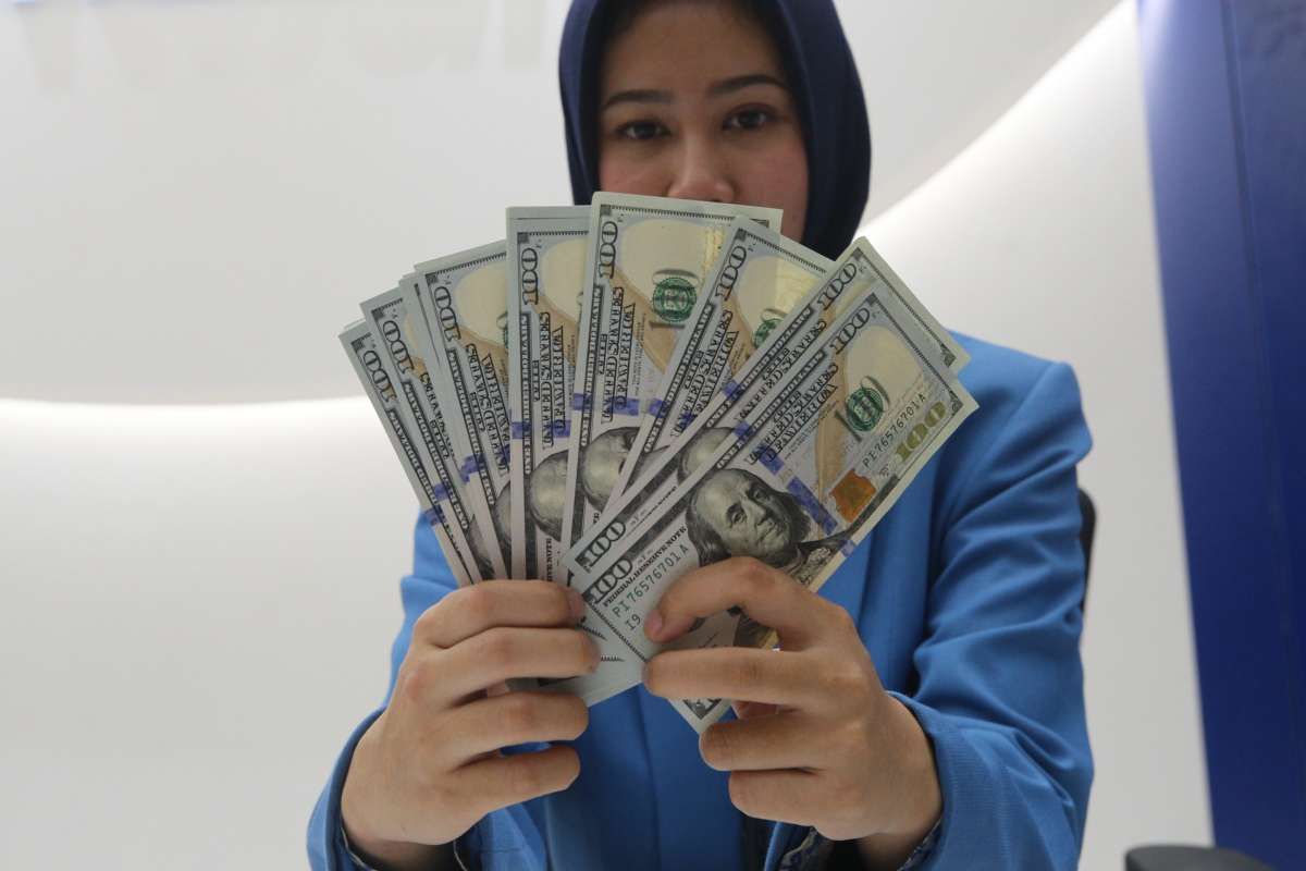 Nilai Tukar Rupiah Sepekan Ini Tertekan Bunga Acuan AS 