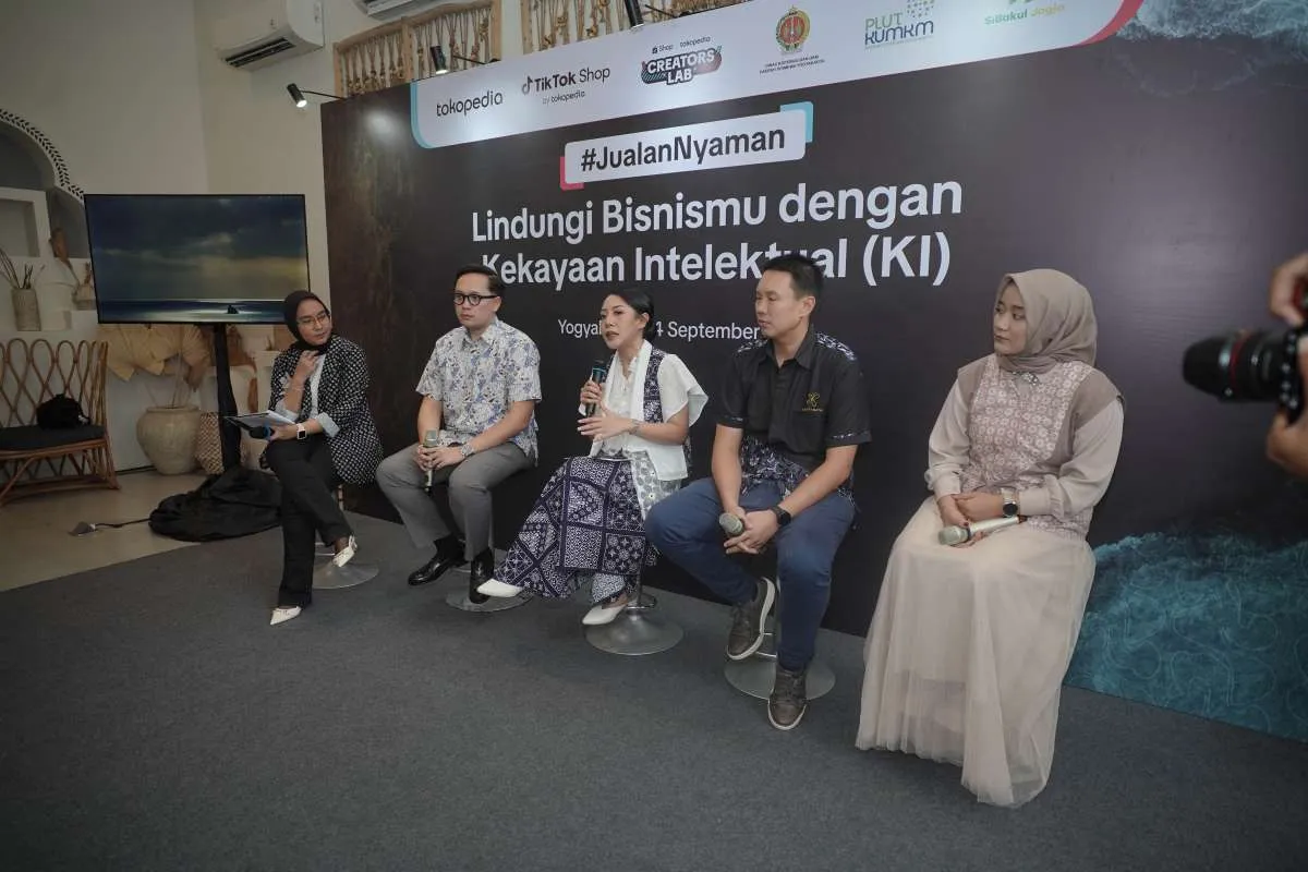 Tokopedia dan TikTok Shop Dorong #JualanNyaman, Gelar Edukasi KI Bagi UMKM Batik