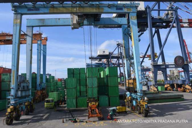 Surplus Neraca Perdagangan Diproyeksi Turun Menjadi US$ 3,24 Miliar
