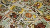 Tak Sekadar Bisa Baca Kartu, Ini Pentingnya Sertifikasi bagi Praktisi Tarot