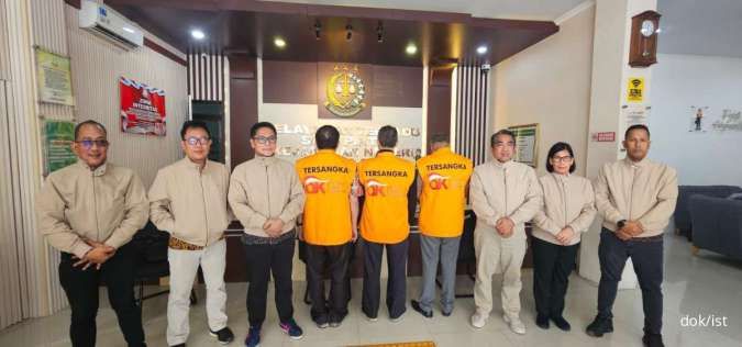 OJK Serahkan Tersangka Kasus Manipulasi Transaksi Saham Sriwahana (SWAT) ke Kejaksaan