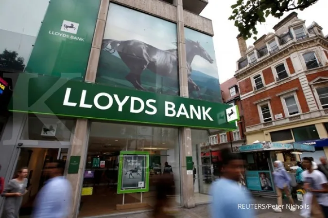 Britain's Lloyds Bank Shake-up Puts Around 2,500 Jobs at Rrisk  