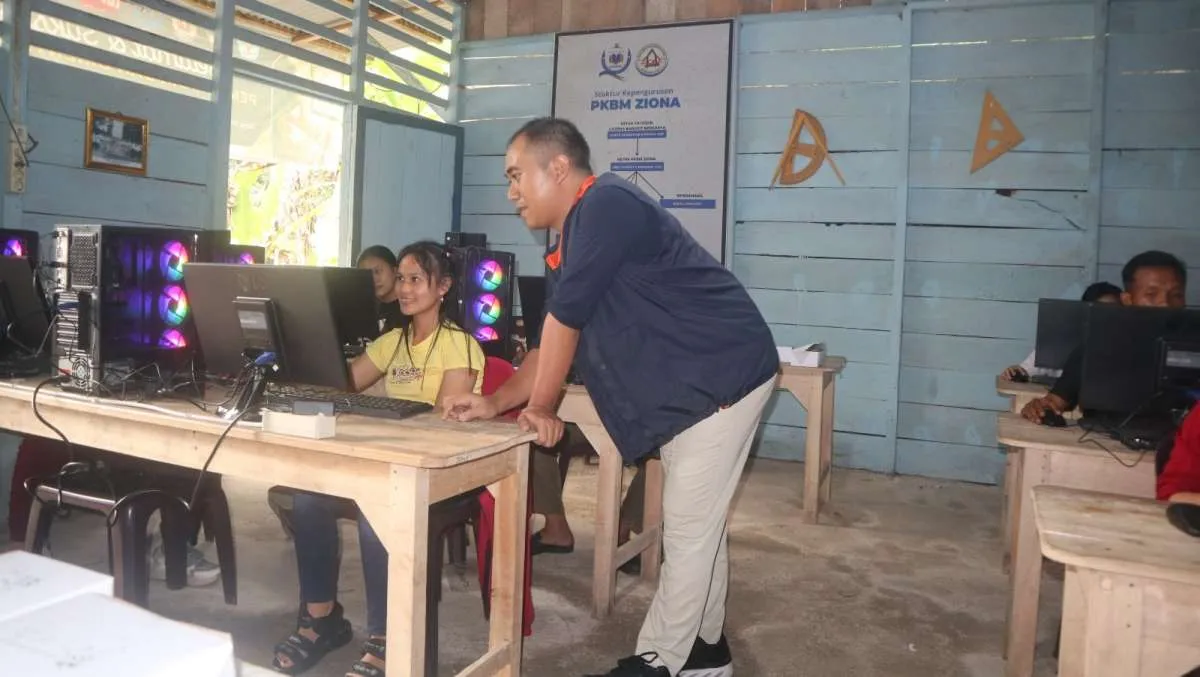 Askrindo Tingkatkan Kualitas Pendidikan di Wilayah Terdepan dengan Komputerisasi