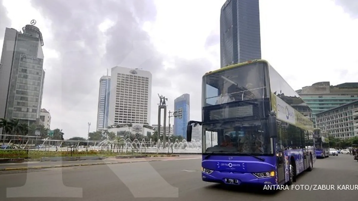 Demi pikat turis, bus wisata dikemudikan wanita