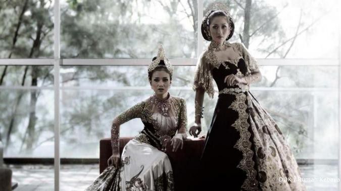 Menjahit laba dari pesanan kebaya