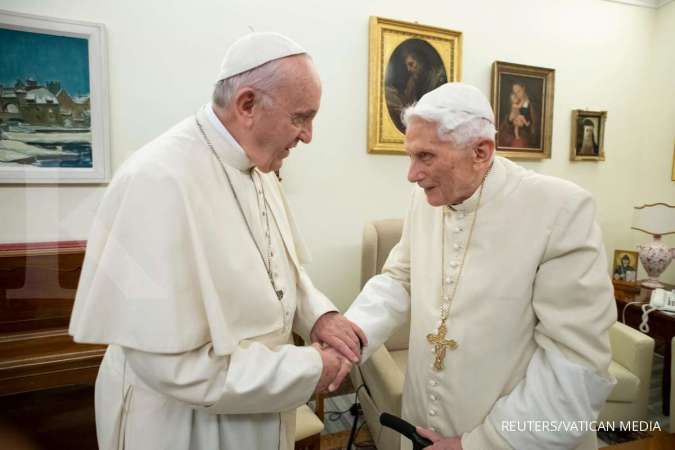 Paus Fransiskus Minta Doa untuk Paus Emeritus Benediktus yang Sakit Parah