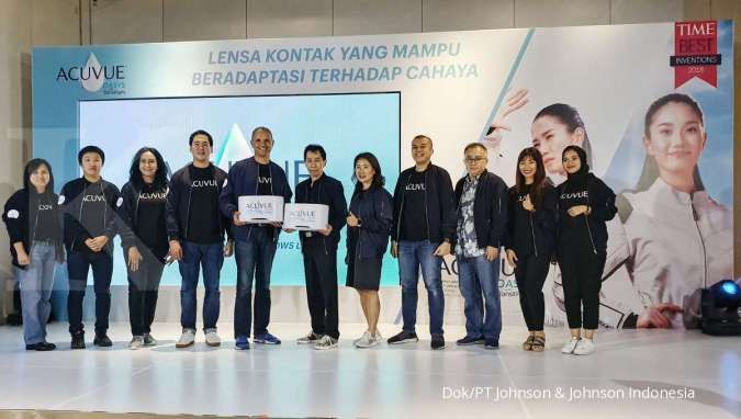 Johnson & Johnson Indonesia Hadirkan Lensa Kontak Photochromic Pertama di Dunia